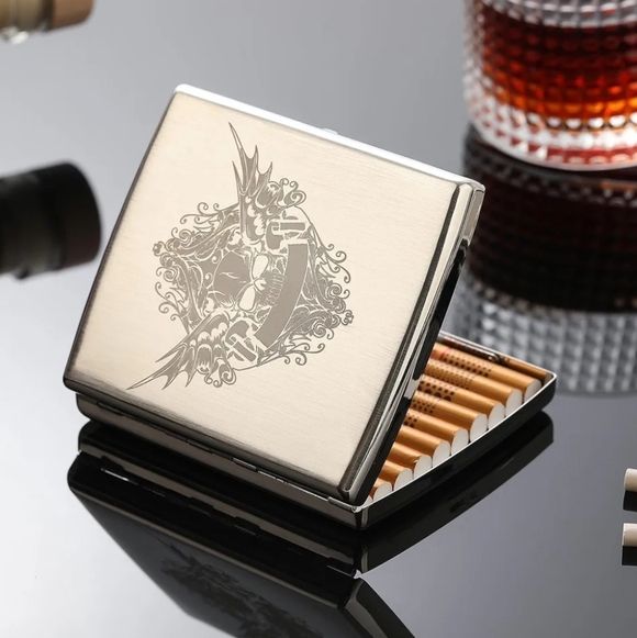 NEW! Elegant Skull And Scroll Embossed Cigarette Case - Picture 2 of 6